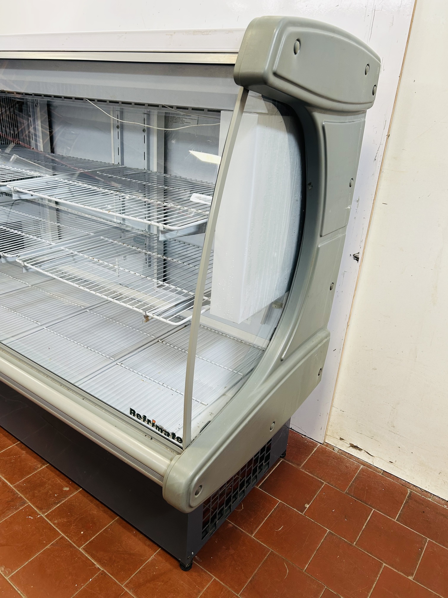 Lote #081 - Vitrina refrigerada horizontal ¨Refrimate¨ - 150x68x120cm - Imagen 4