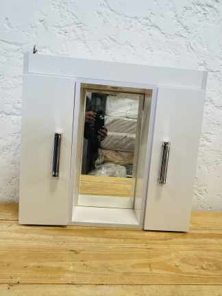 Lote #129 - Botiquín con espejo y dos puertas - 60x15x56cm