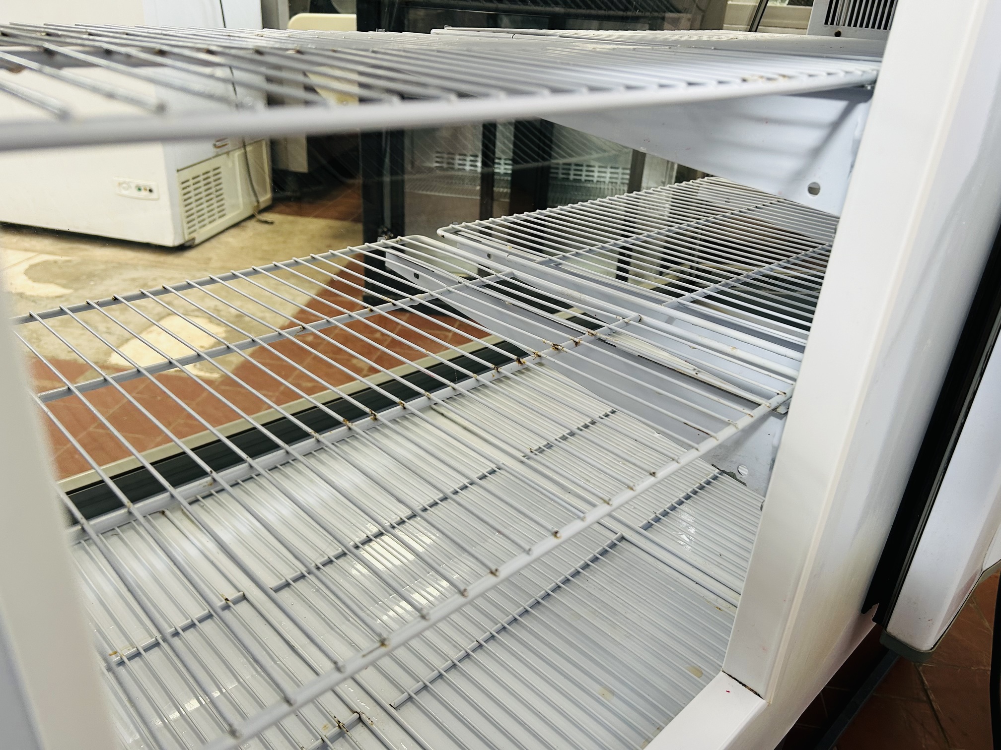 Lote #081 - Vitrina refrigerada horizontal ¨Refrimate¨ - 150x68x120cm - Imagen 7