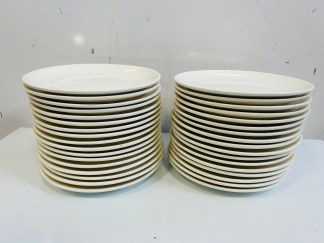 Lote #019 - 34 Platos de loza de 23cm