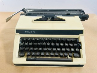 Lote #040 - Maquina de escribir ¨Triumph¨