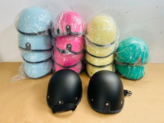Lote #068 - 16 Cascos de diferentes colores