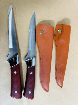 Lote #023 - Dos cuchillos con vaina - hoja de 15cm