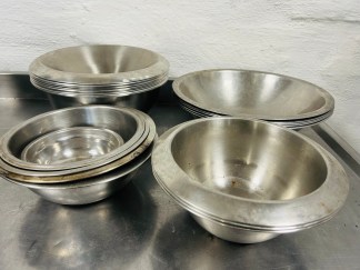 Lote #028 - 22 bowls de acero inoxidable diferentes medidas - 35x09cm - 31x11cm - 25x9cm