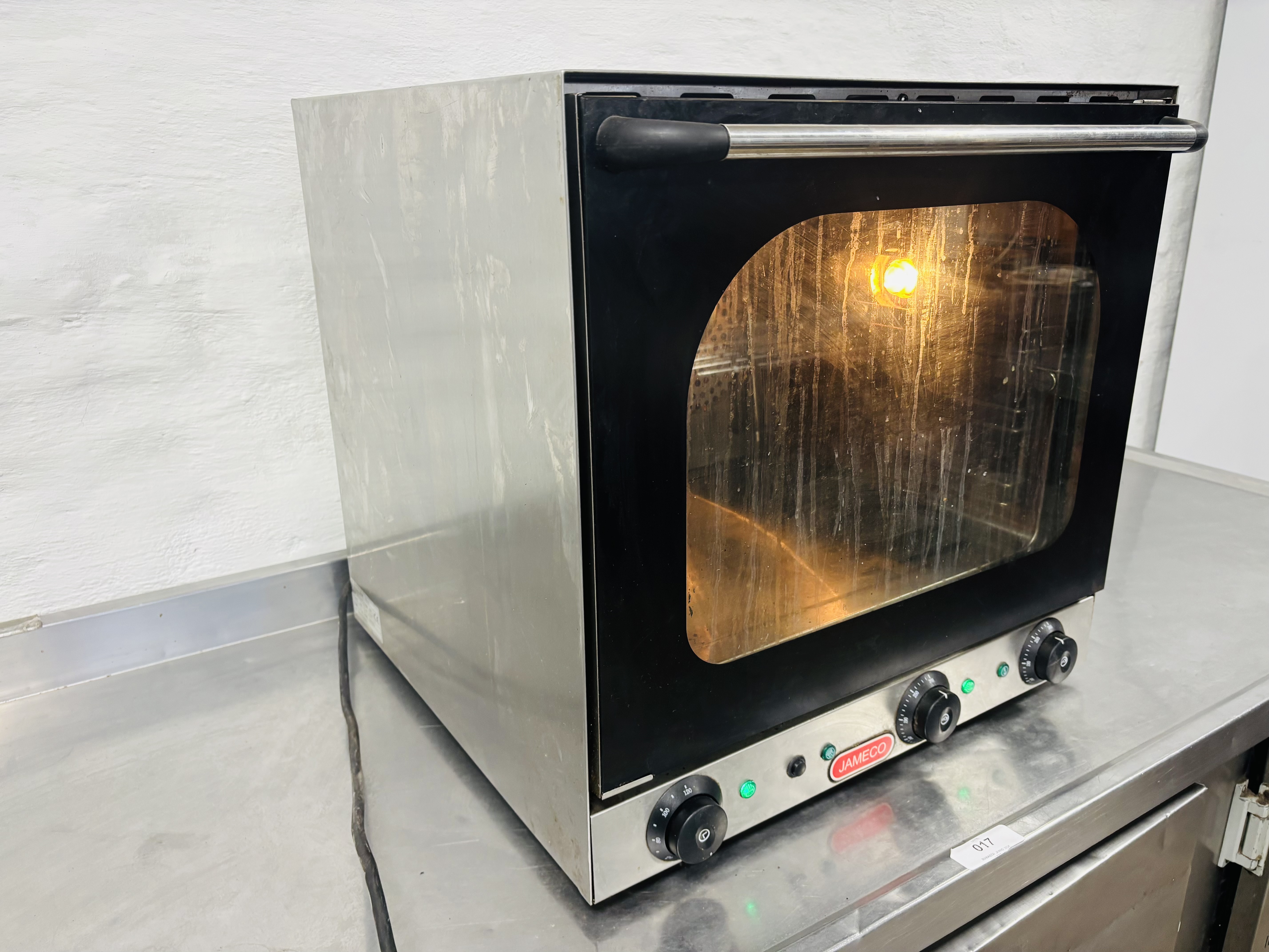 Lote #018 - Horno turbinado ¨JAMECO¨ para 4 bandejas (incluye 2 bandejas) - 60x54x57cm, bandejas de 43x31cm - Imagen 2
