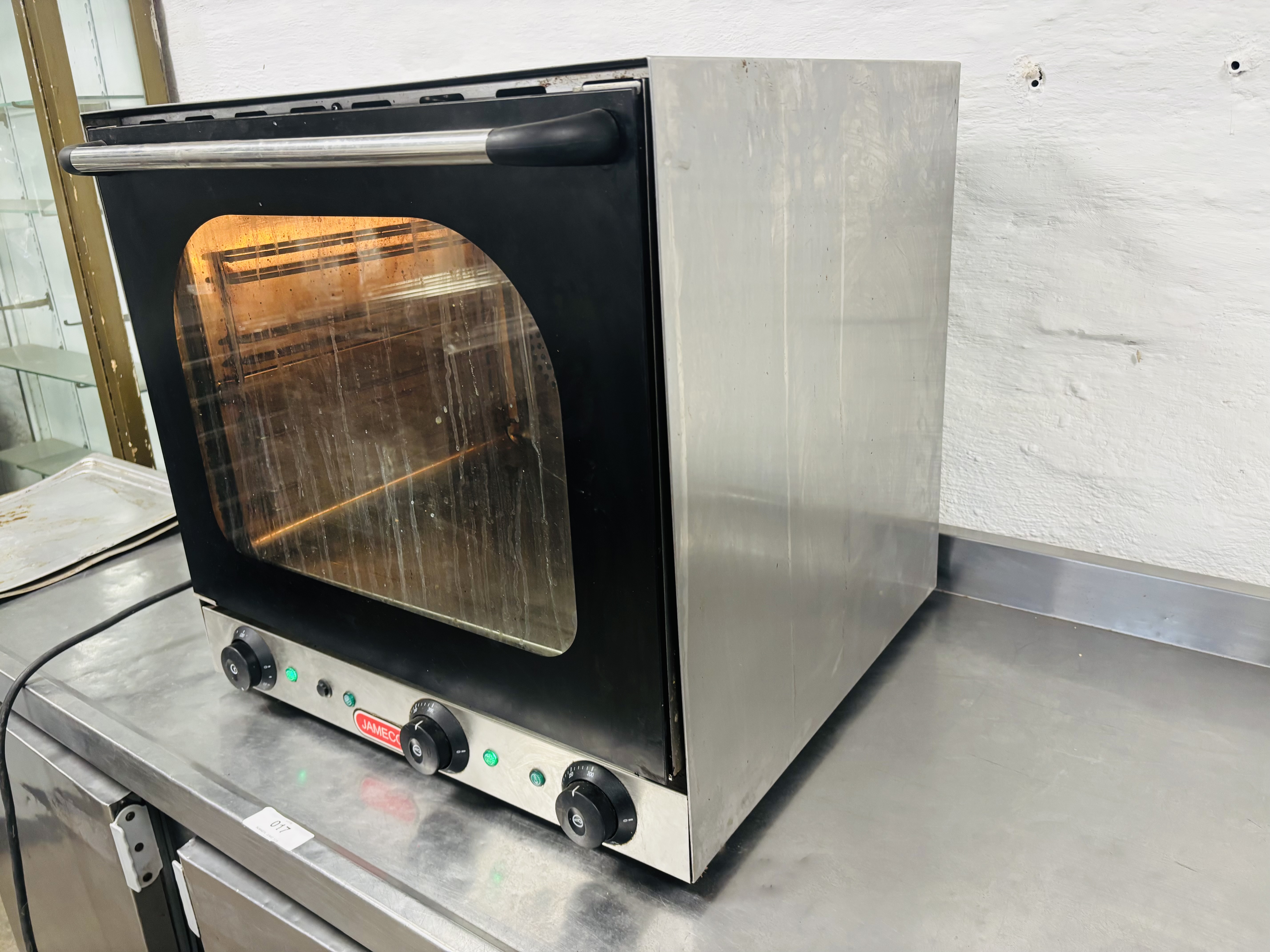 Lote #018 - Horno turbinado ¨JAMECO¨ para 4 bandejas (incluye 2 bandejas) - 60x54x57cm, bandejas de 43x31cm - Imagen 3