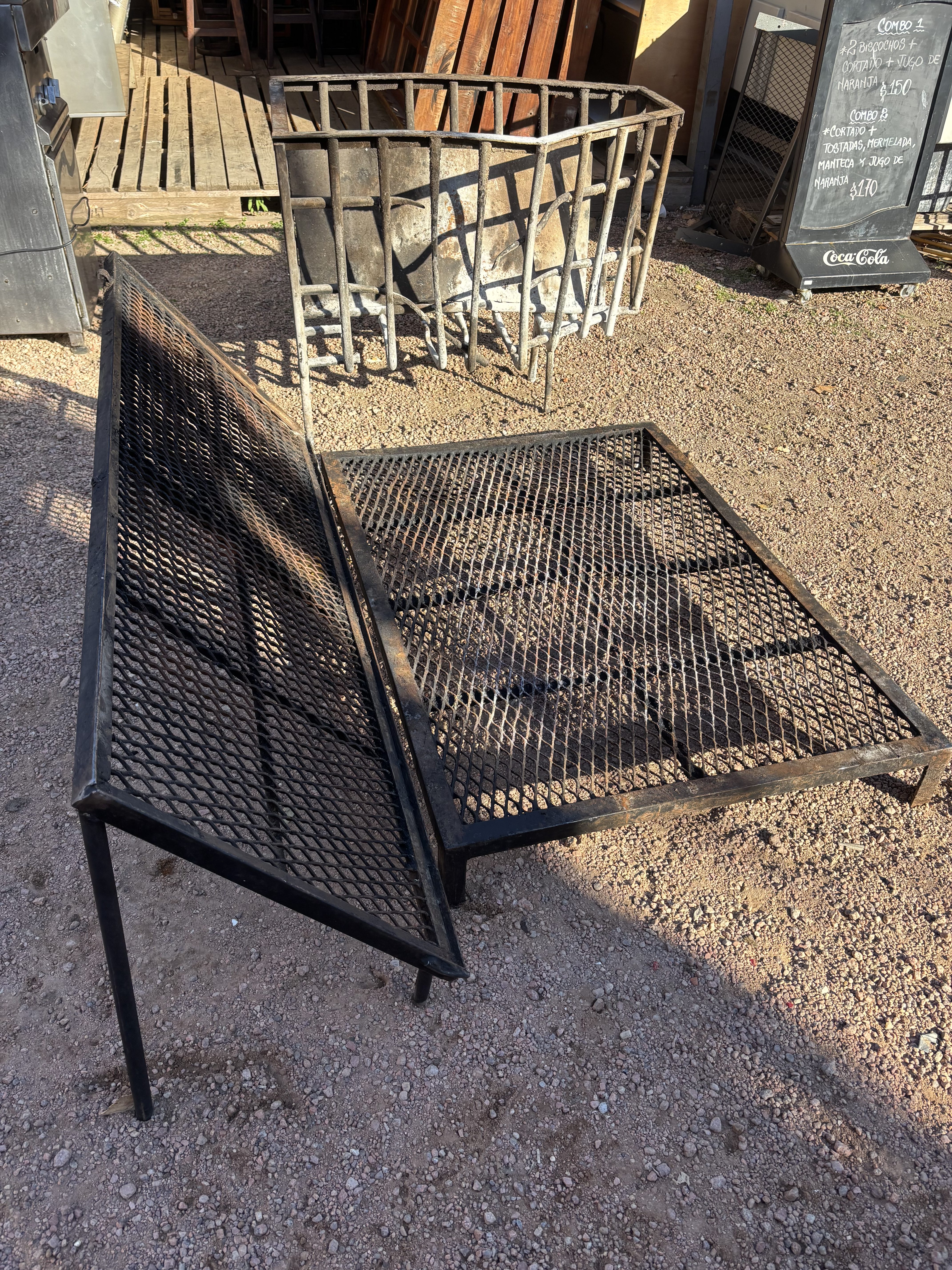Lote #020 - Importante parrilla con quemador - 130x92x15cm, 160x61cm y quemador = 112x63x80cm - Imagen 5