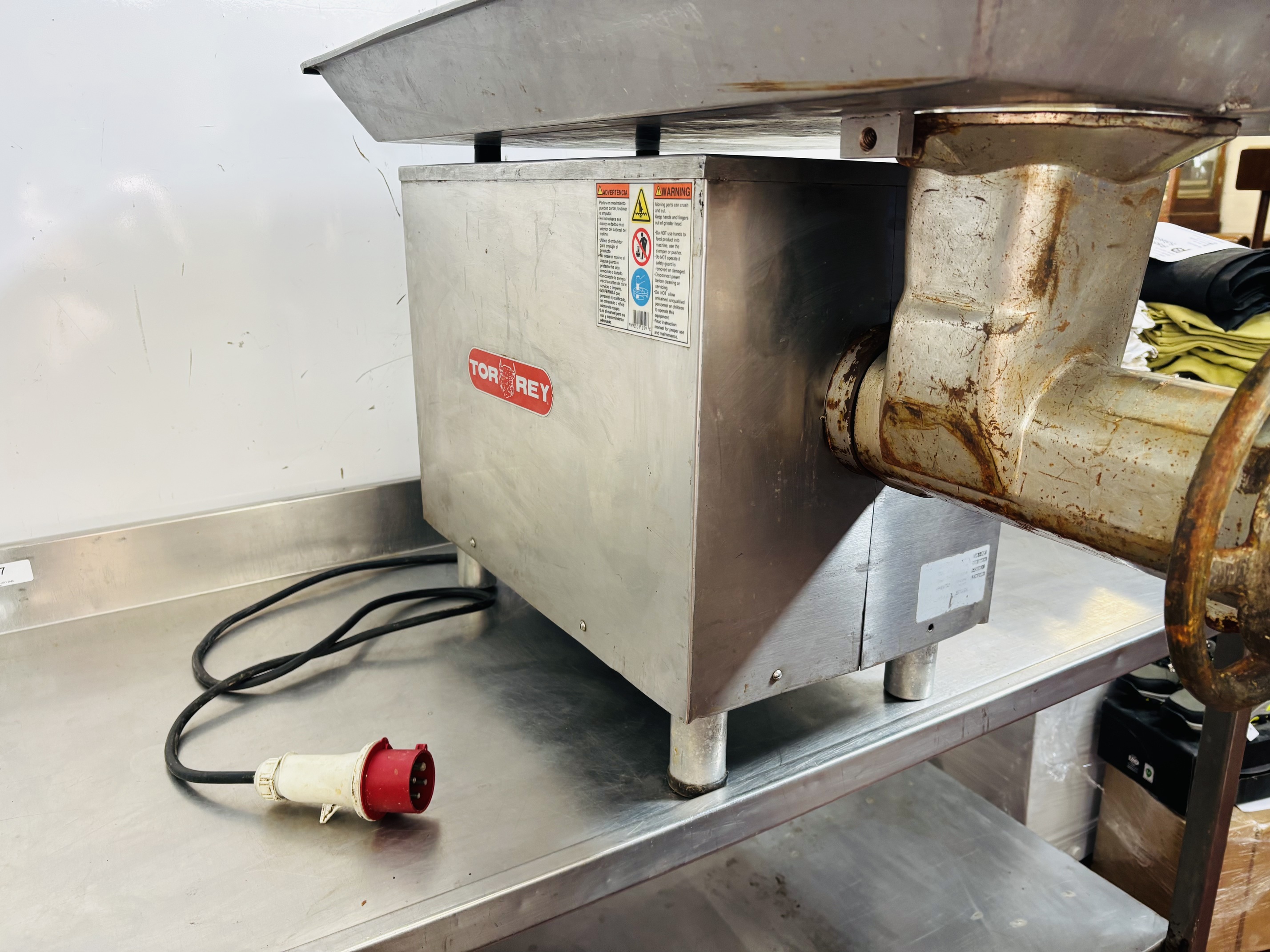 Lote #028 - Maquina de Picar carne ¨Torrey¨M32 - motor de 3hp 25kg de carne / minuto - trifásica (sin cuchilla) - Imagen 3