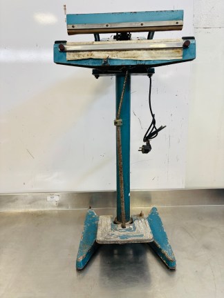 Lote  #030 - Selladora de bolsas a pedal - 87cm de altura