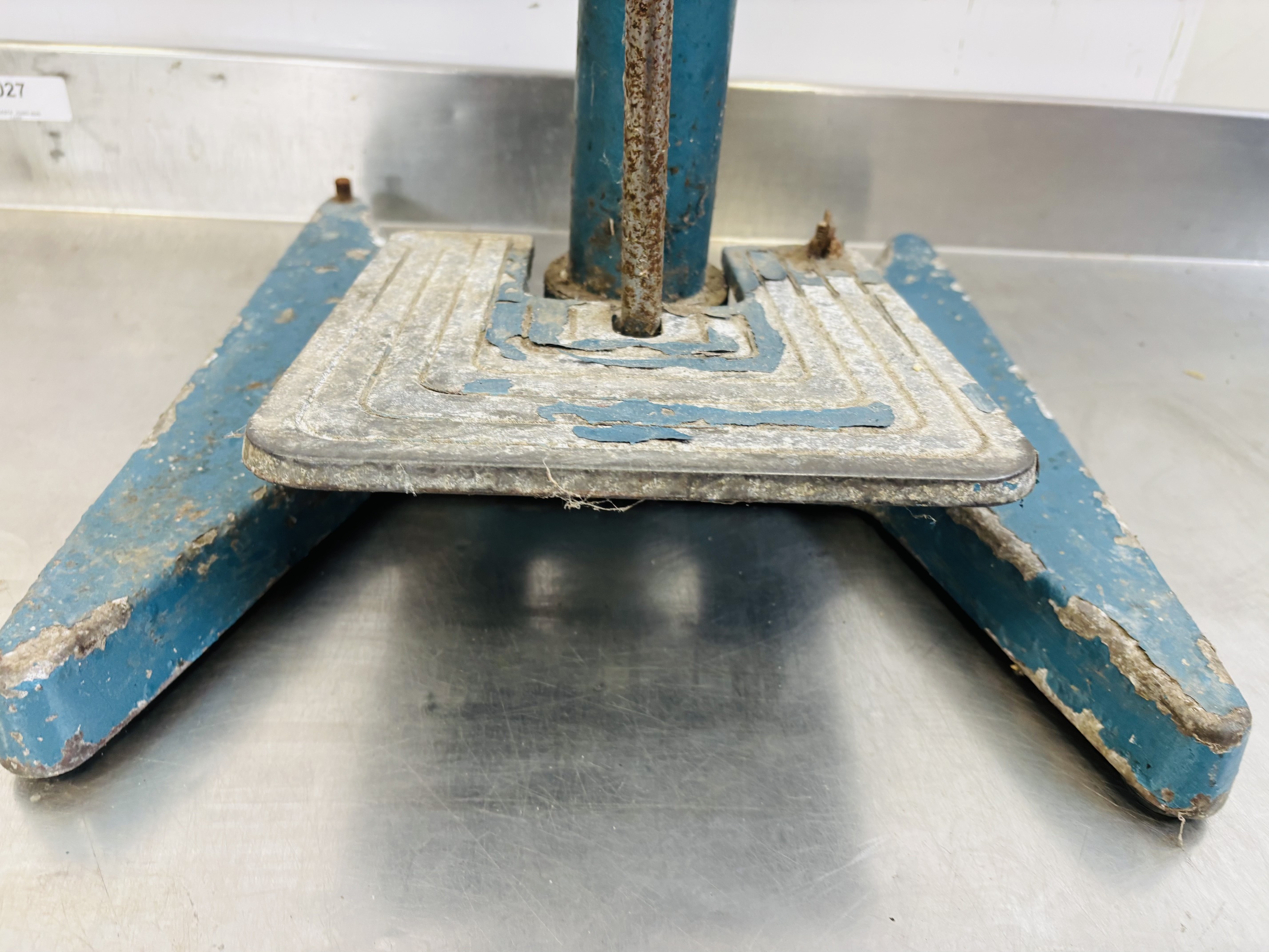 Lote #030 - Selladora de bolsas a pedal - 87cm de altura - Imagen 4