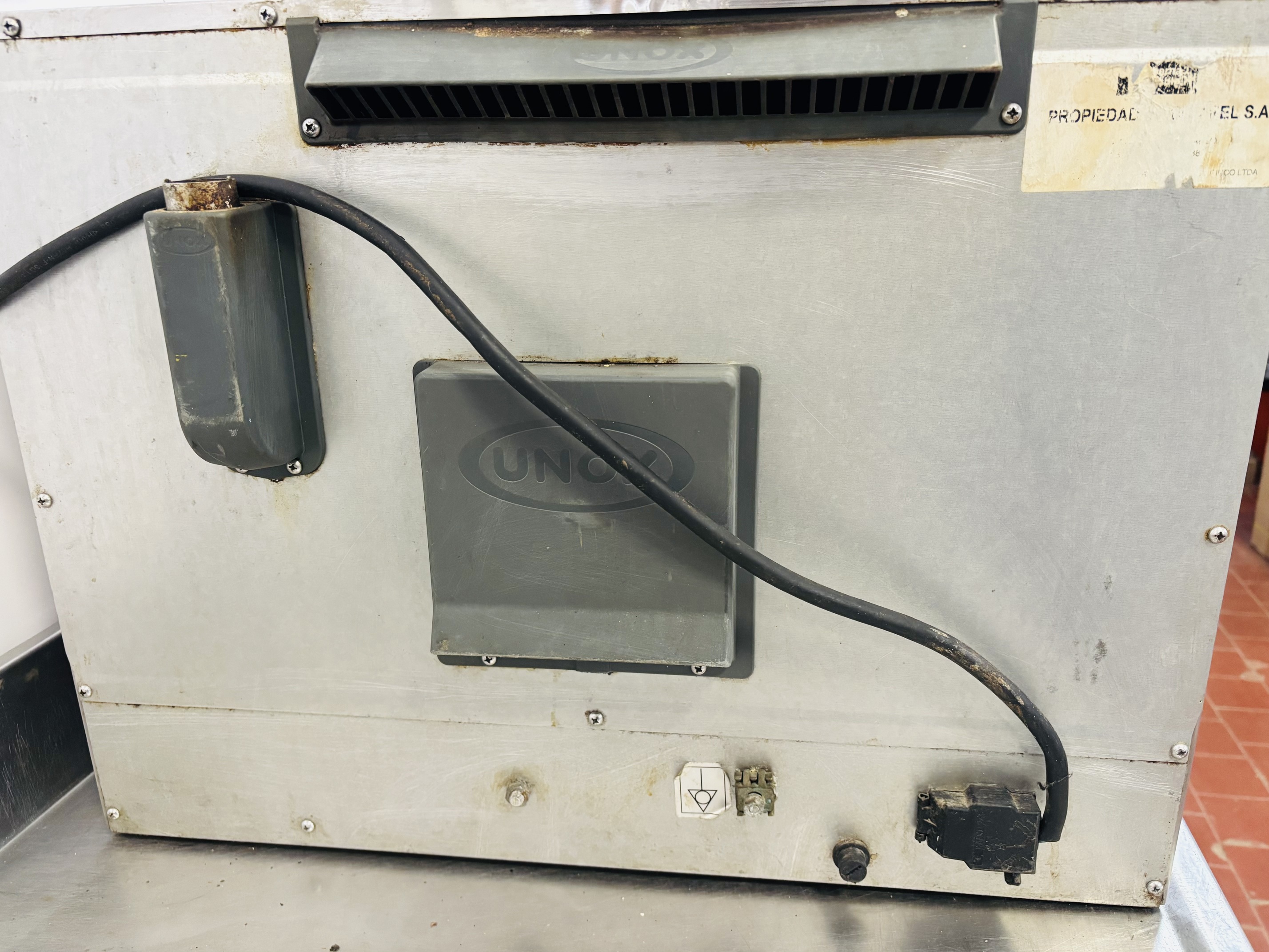 Lote #054 - Horno de uso comercial ¨UNO X¨monofásico para 4 bandejas - 60x54x45cm - Imagen 7