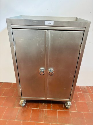 Lote #059 - Mueble de servicio rodante en Ac/Inox de alto calibre con 2 puertas y estante - 62x43x98cm