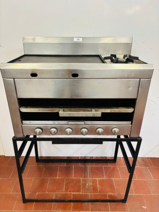 Lote #061 - Chivitero de uso comercial con plancha, gratinador y hornalla ¨Mendez y Reyes¨ restaurado a nuevo, con soporte de hierro - 84x45x50cm, + 13cm de zócalo + 65cm de base