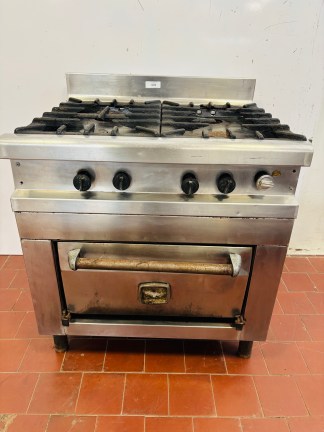 Lote #062 - Cocina industrial a gas en Ac/Inox con 4 fuegos y horno - 80x70x84cm (le falta una tapa de hornalla, sin probar)