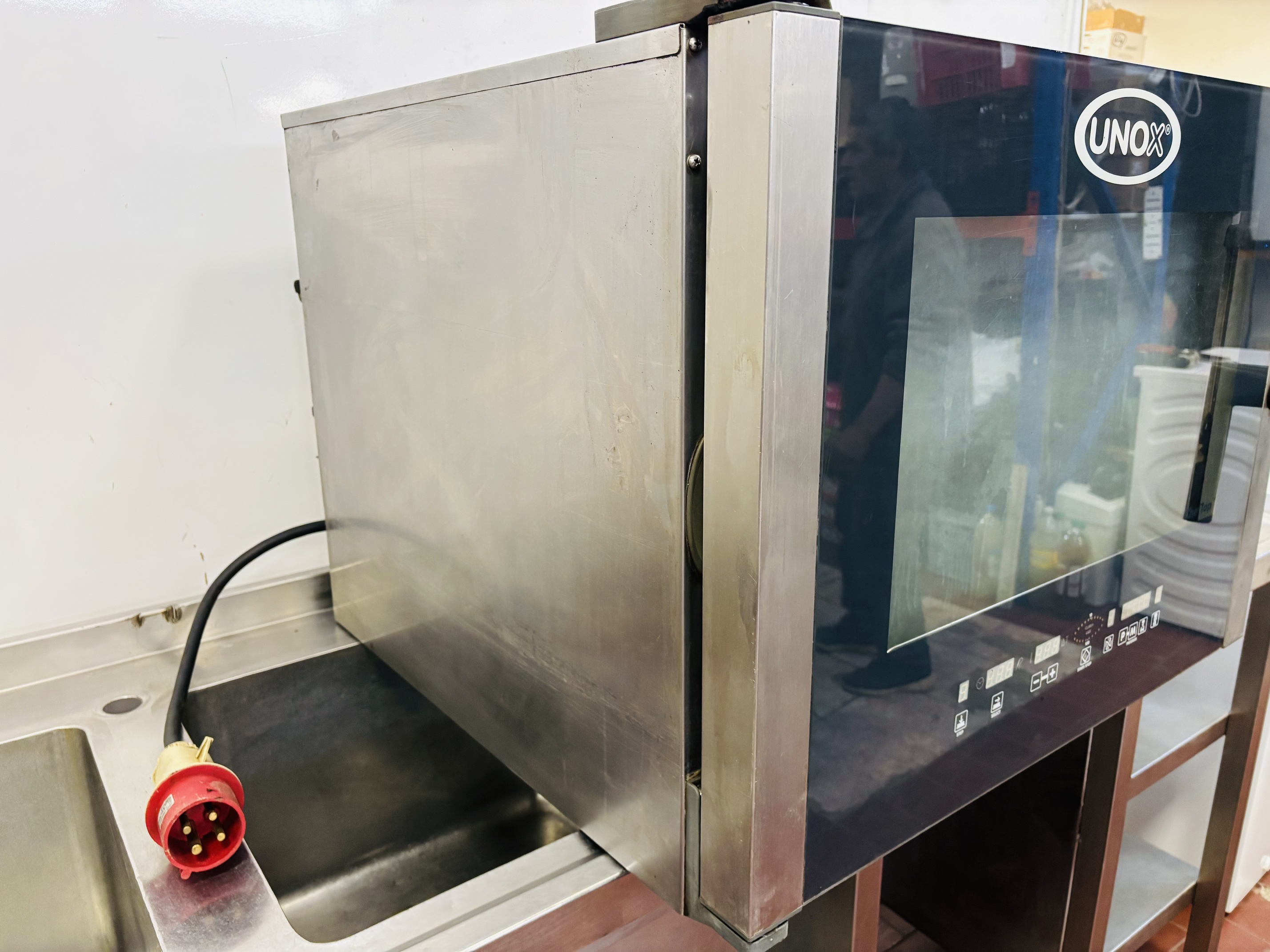 Lote #070 - Horno industrial trifásico 380 ¨UNOX¨Chef Top, SPAIN - 75x72x59cm (sin probar) para 5 bandejas de 53x35cm - Imagen 2