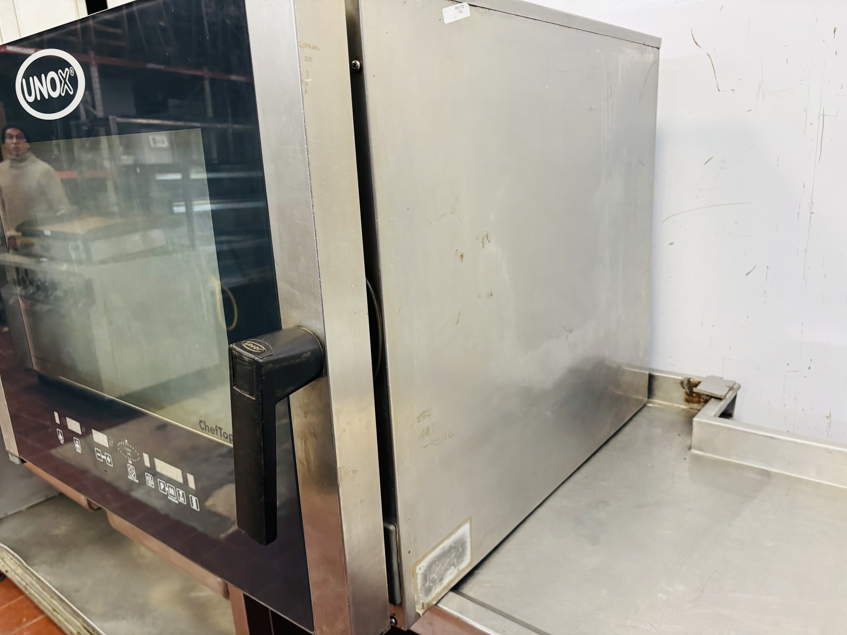 Lote #070 - Horno industrial trifásico 380 ¨UNOX¨Chef Top, SPAIN - 75x72x59cm (sin probar) para 5 bandejas de 53x35cm - Imagen 3