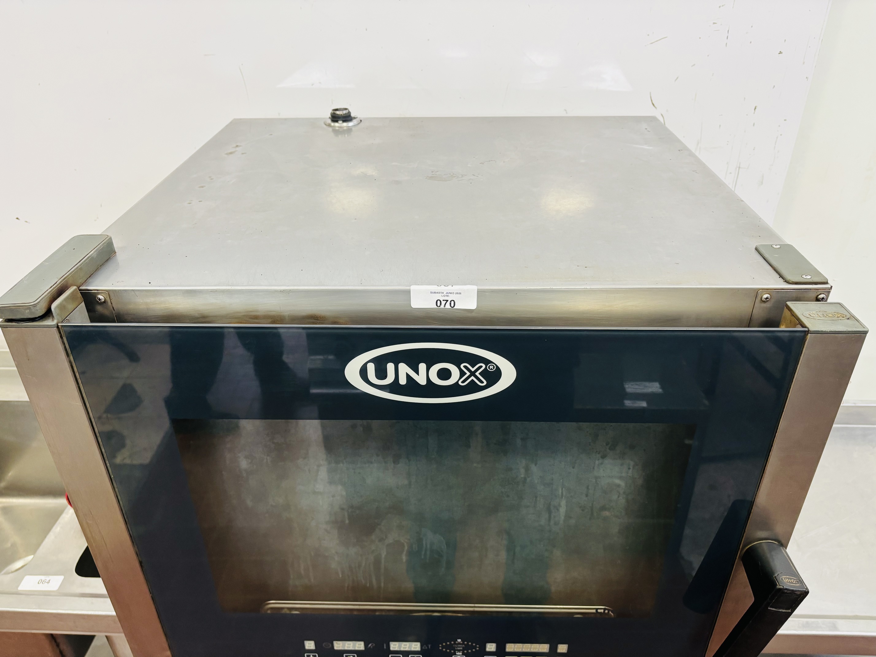 Lote #070 - Horno industrial trifásico 380 ¨UNOX¨Chef Top, SPAIN - 75x72x59cm (sin probar) para 5 bandejas de 53x35cm - Imagen 4