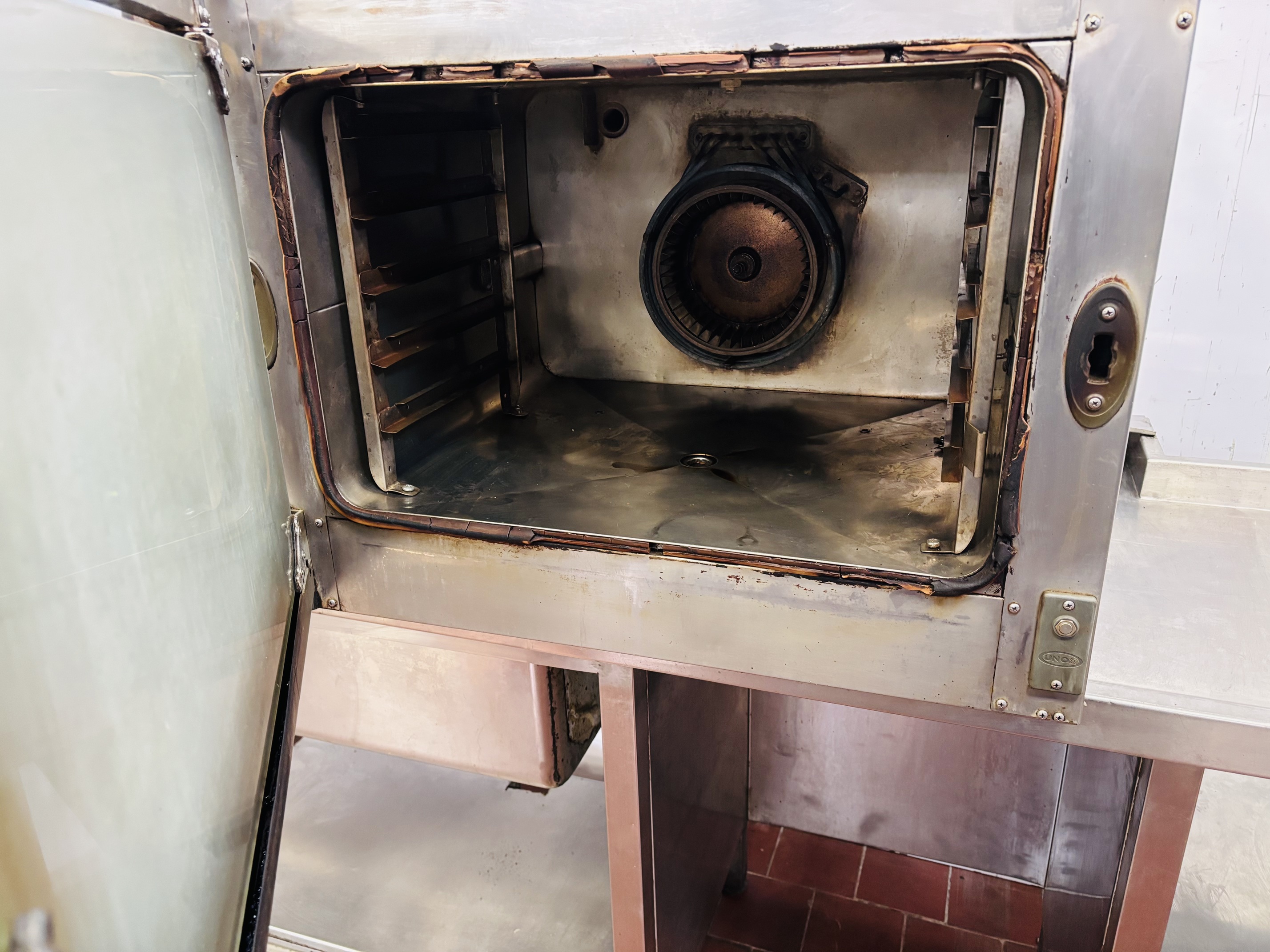 Lote #070 - Horno industrial trifásico 380 ¨UNOX¨Chef Top, SPAIN - 75x72x59cm (sin probar) para 5 bandejas de 53x35cm - Imagen 5