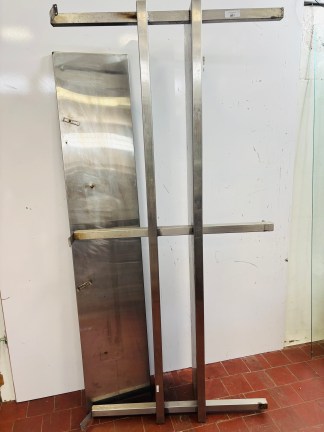 Lote #081 - Estantería para amurar en Ac/Inox de alto calibre - 30x200cm