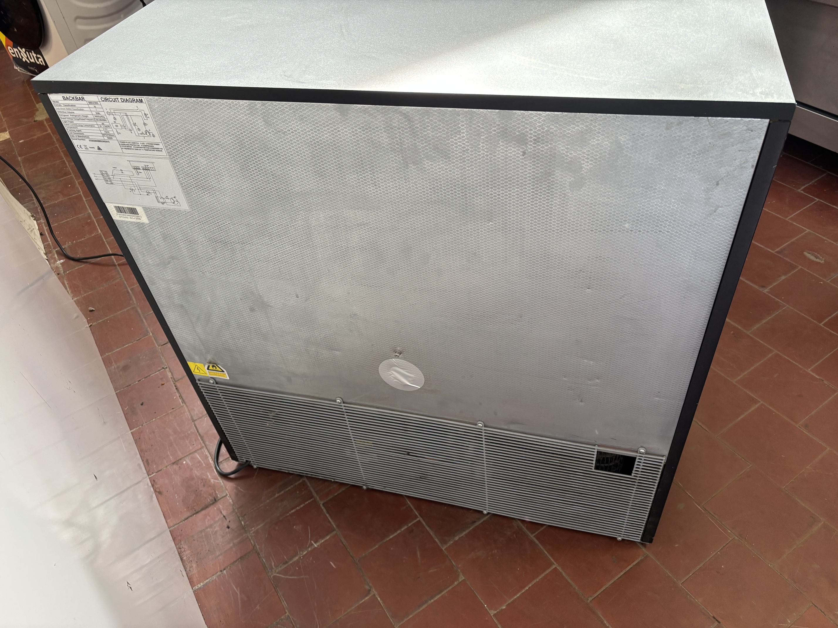 Lote #090 - Vitrina refrigerada exhibidora con 2 puertas corredizas ¨KUMA¨ 208Lts - 90x51x90cm - Imagen 7