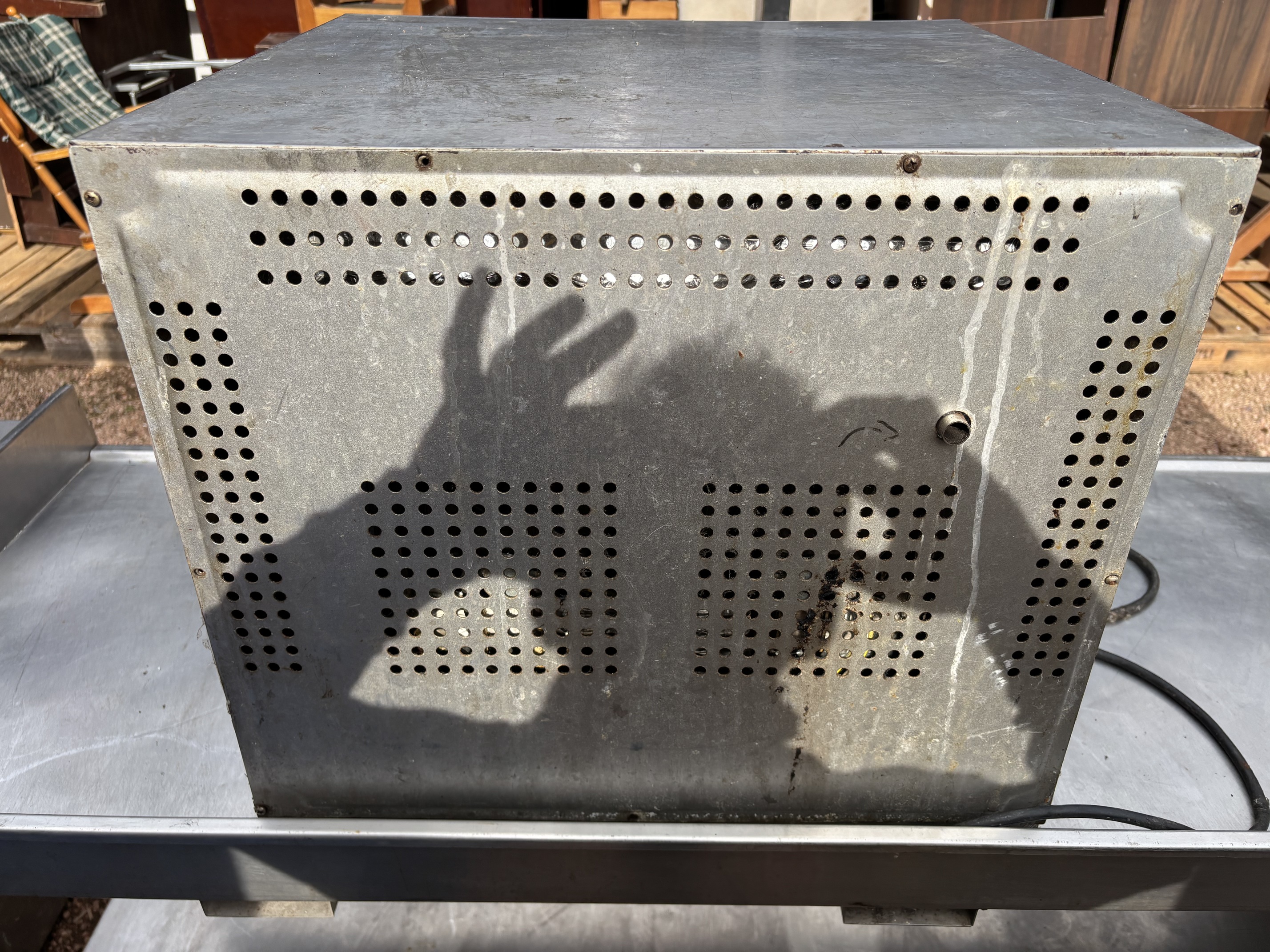 Lote #094 - Horno eléctrico monofásico para 4 bandejas PARA SERVICE, prende pero no calienta, tiene una visagra rota - 60x54x56cm - Imagen 6