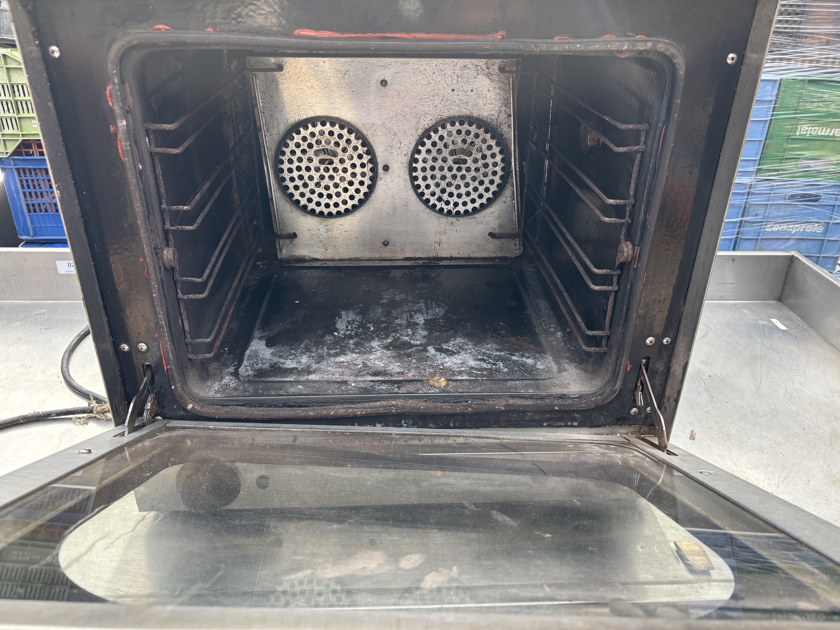 Lote #094 - Horno eléctrico monofásico para 4 bandejas PARA SERVICE, prende pero no calienta, tiene una visagra rota - 60x54x56cm - Imagen 7