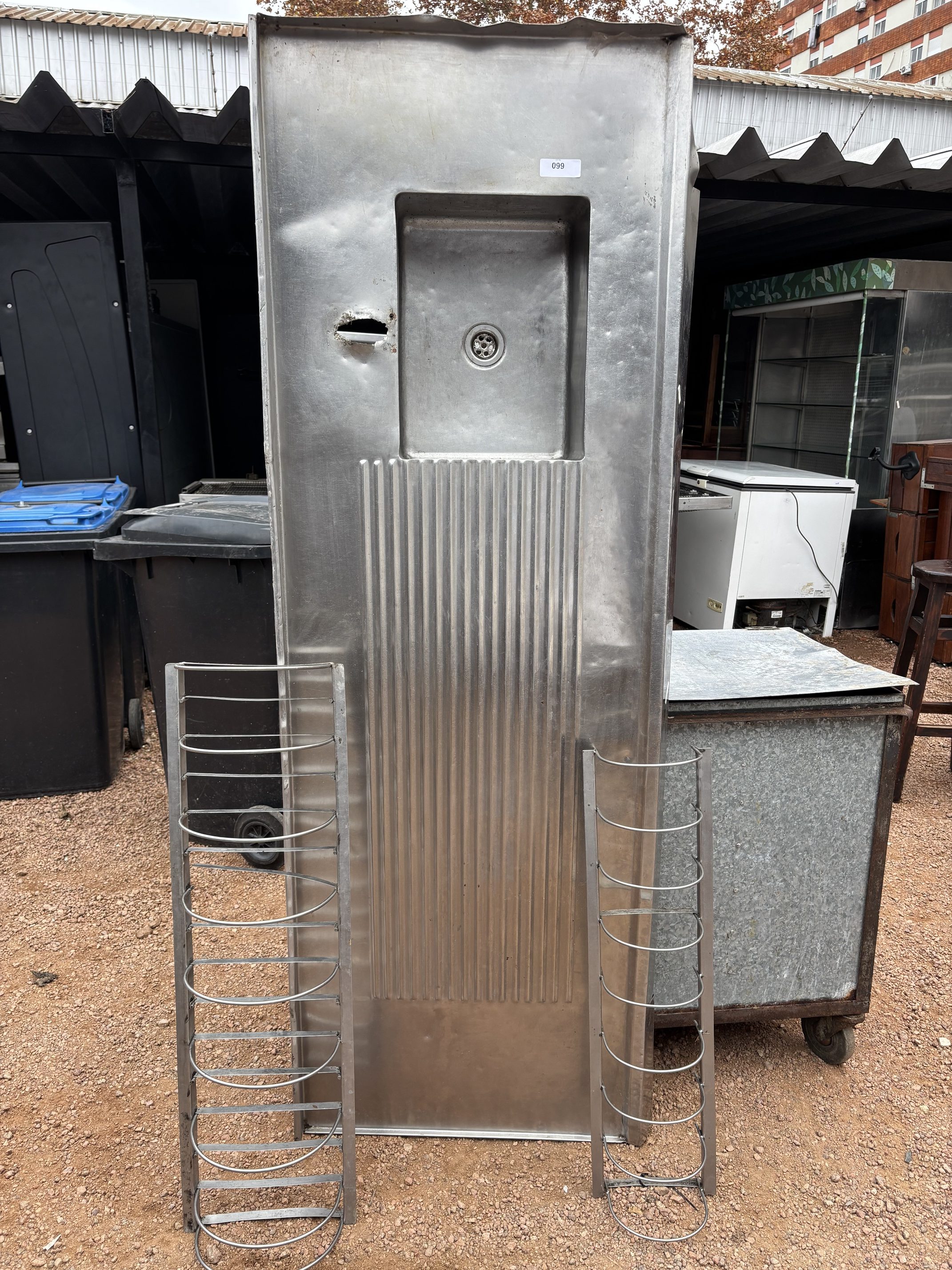 Lote #099 - Mesada con bacha para amurar + 2 escurridores de platos, todo en Ac/Inox con detalles - mesada = 66x190cm, escurridores = 30x97 y 22x80cm - Imagen 7