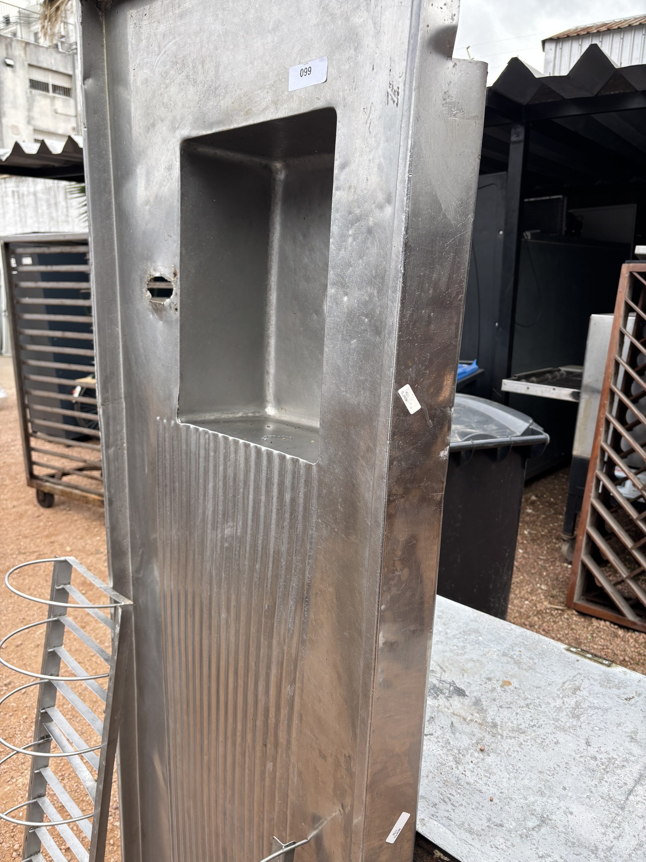 Lote #099 - Mesada con bacha para amurar + 2 escurridores de platos, todo en Ac/Inox con detalles - mesada = 66x190cm, escurridores = 30x97 y 22x80cm - Imagen 4