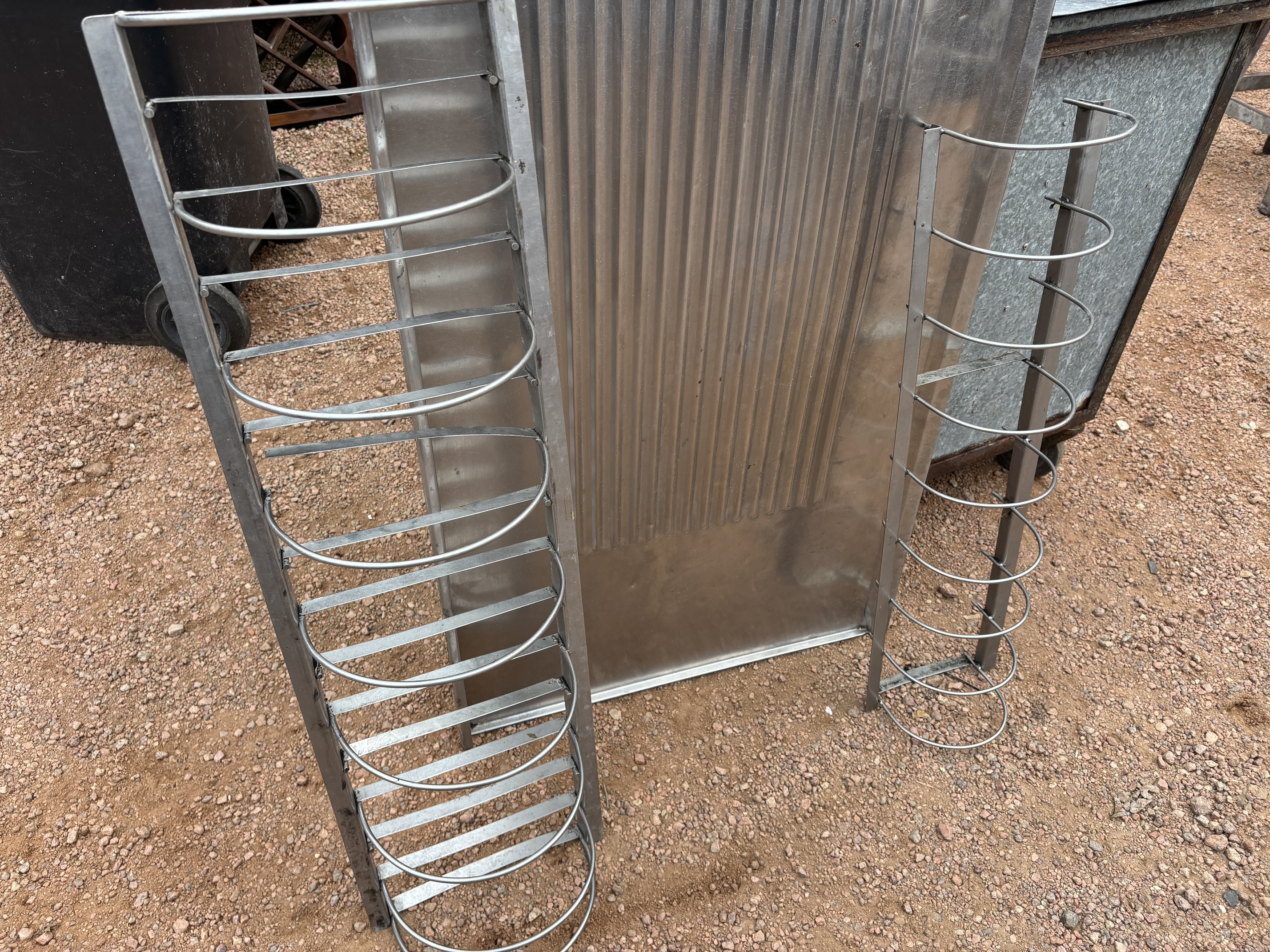 Lote #099 - Mesada con bacha para amurar + 2 escurridores de platos, todo en Ac/Inox con detalles - mesada = 66x190cm, escurridores = 30x97 y 22x80cm - Imagen 6