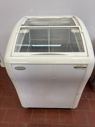 Lote #108 - Freezer exhibidor ¨KUMA¨ - 62x68x88cm