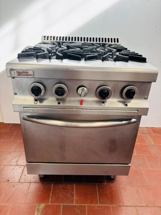 Lote #086 - Cocina industrial en Ac/Inox ¨Ingeniería Gastronómica¨  con 4 fuegos y horno - 66x80x92cm