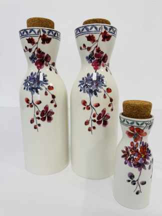 Lote #003 - Dos frascos para aceite y vinagre más un frasco pequeño para especias, de porcelana premium de la marca Villeroy & Boch (origen Alemania) - Sin uso - 28cm y 15cm