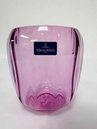 Lote #036 - Un jarrón de cristal color roa intenso de la marca Villeroy & Boch (origen Alemania) de la colección Coloured DeLight. Sin uso, 16x14cm