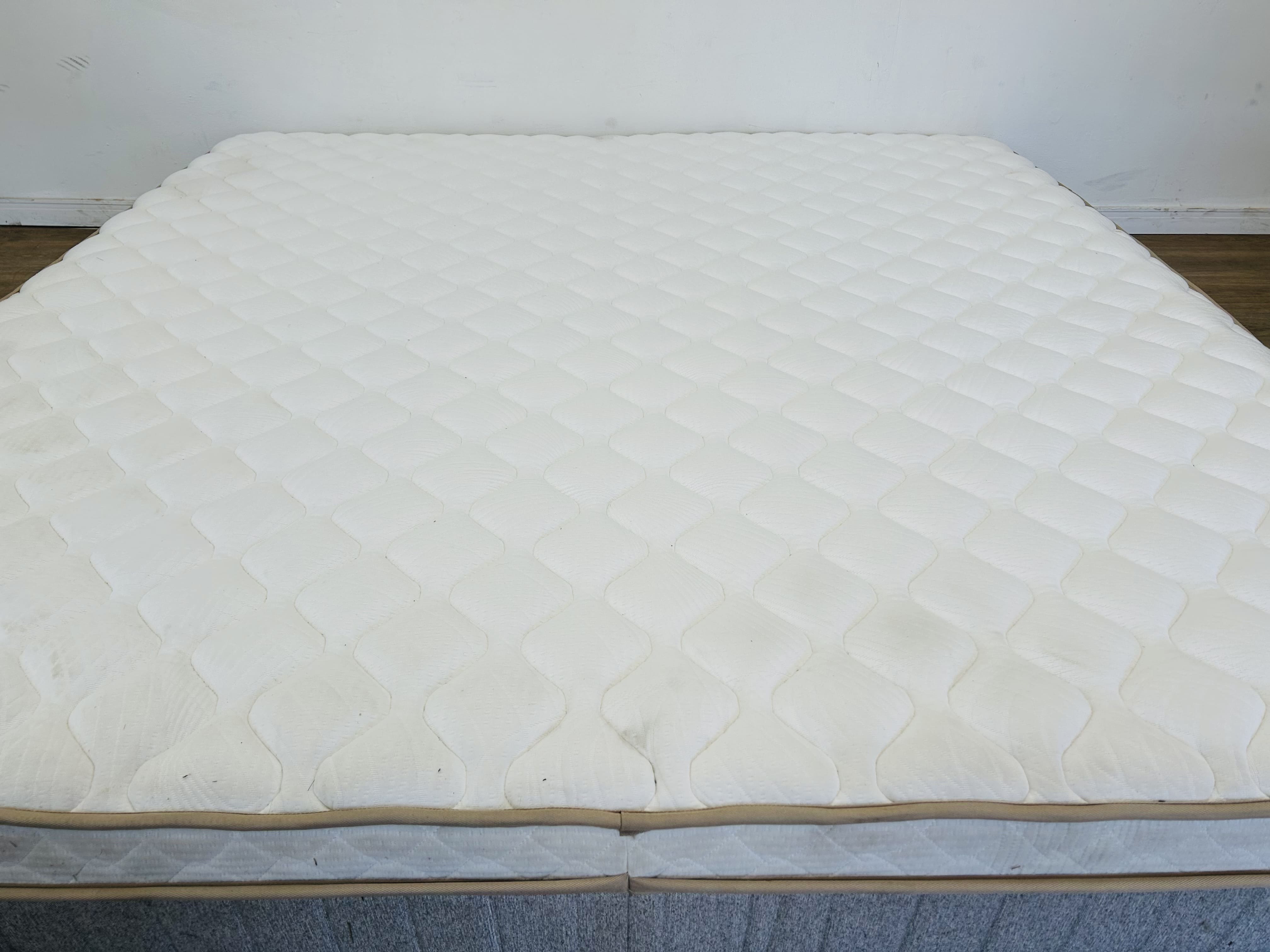 Colchón Super King de Resortes 200x200x26cm