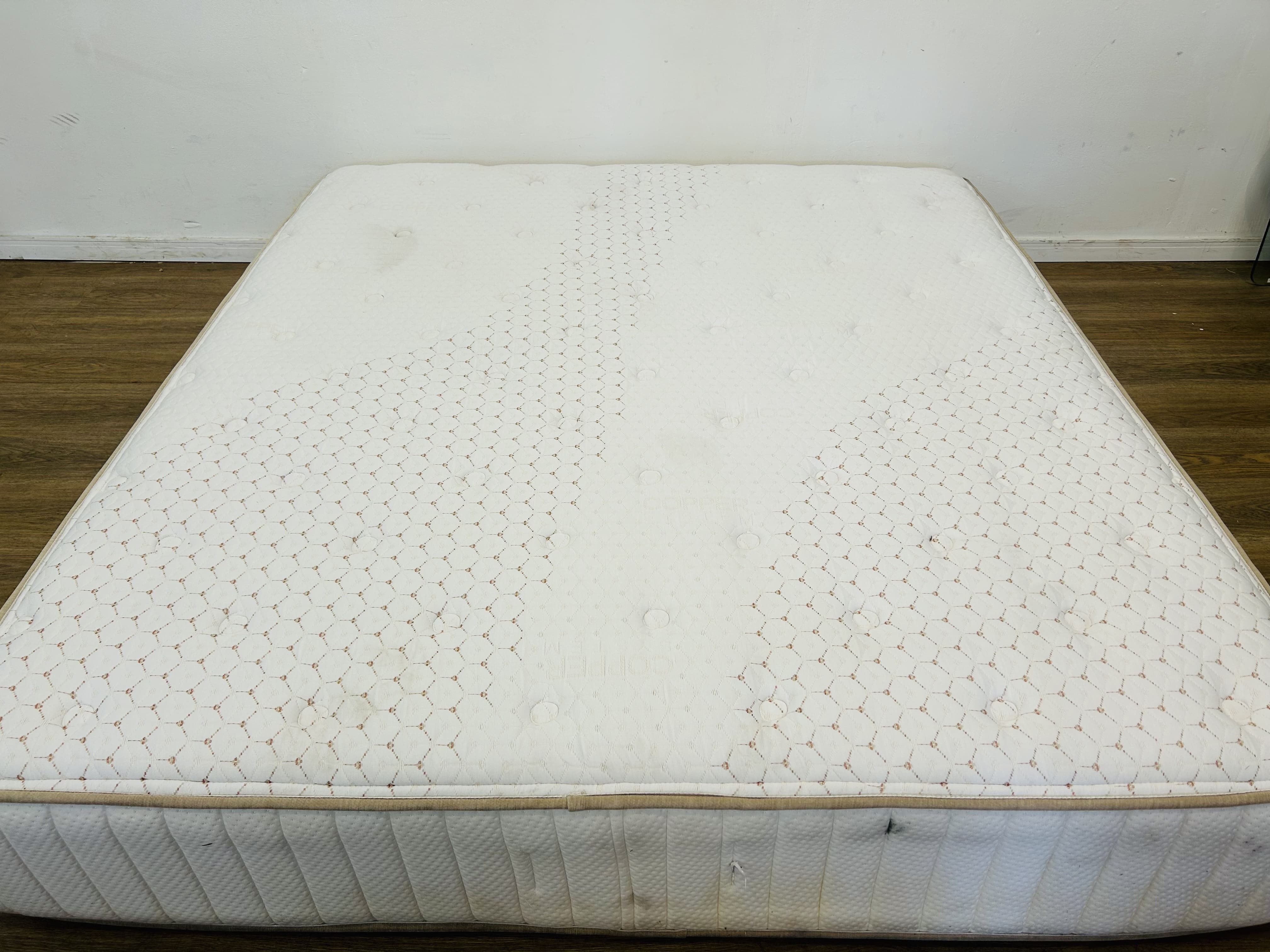 Colchón King de Resortes 180x200x32cm