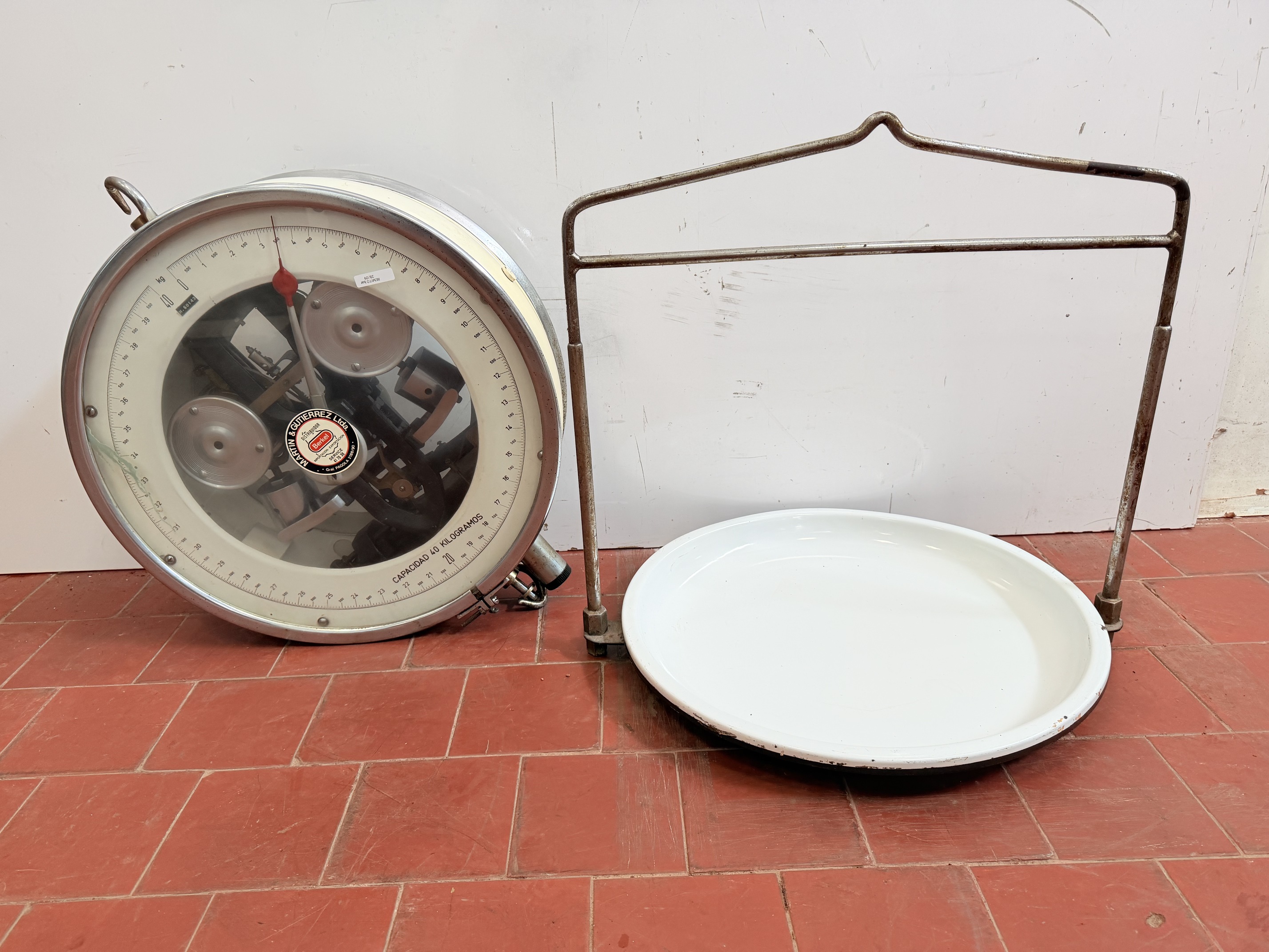 Balanza Antigua "Berkel" Esmaltada de Colgar con Plato